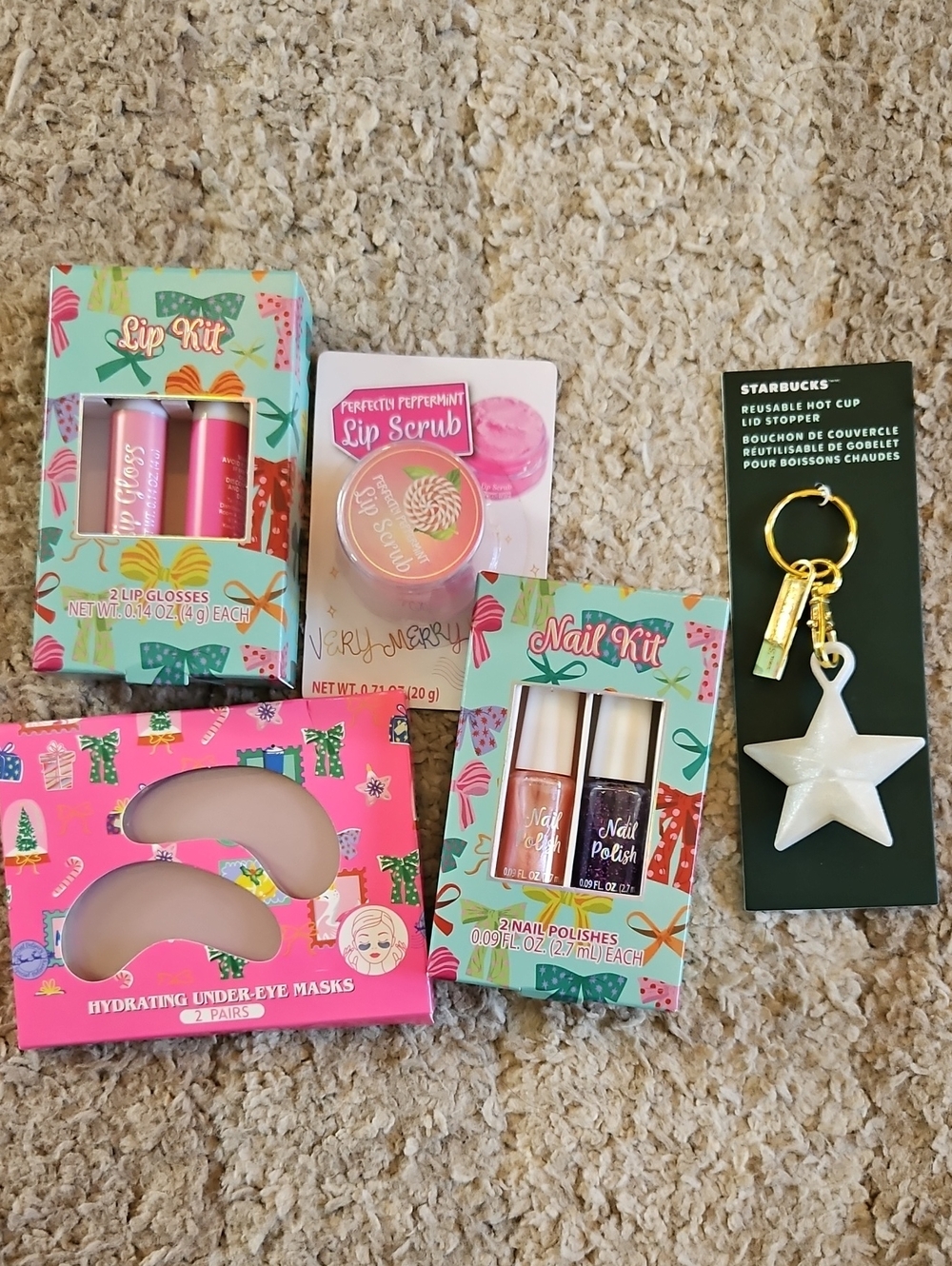 NWT ☕️ Starbucks Reusable Hot Cup Lid Stopper White Star & Girls Beauty Gift Set
